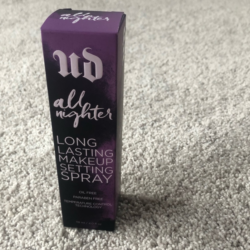 Urban Decay All Nighter makeup setting spray